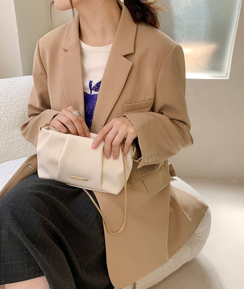 Túi gọn, đi khắp thanh xuân.